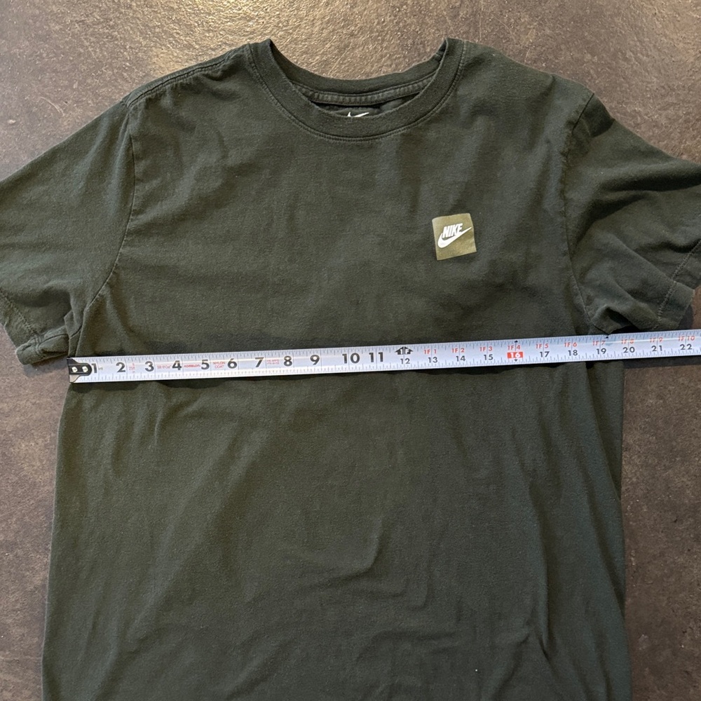 Nike Men's Olive Green Box Logo Graphic T-Shirt Large - Picture 5 of 6